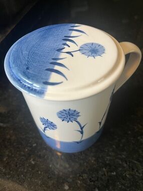 Blue and White Floral Ceramic Tea Mug with Lid